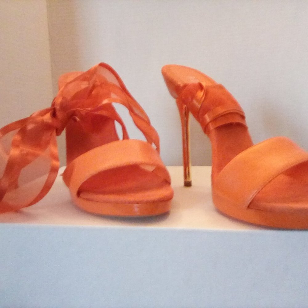 Fabulous satin lace up Size 7 pumps. Gold metallic heel satin lace ups.